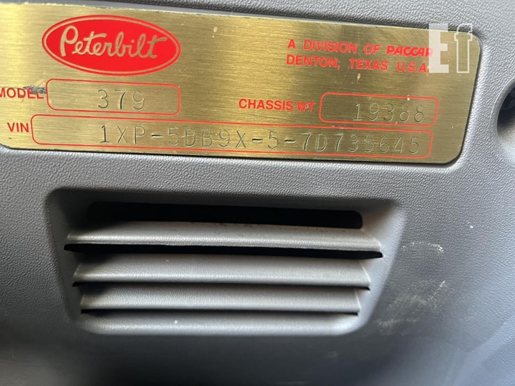 2007-peterbilt-379-image-17