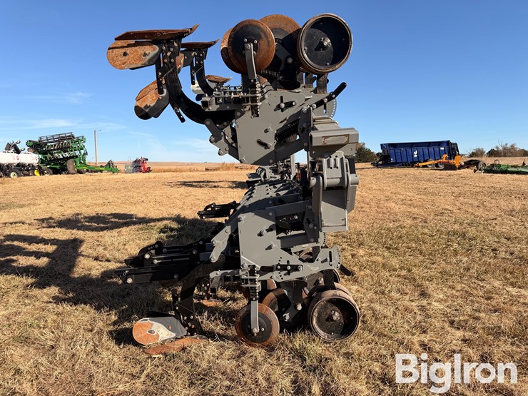 hiniker-cultipro-12r-row-crop-cultivator-image-4