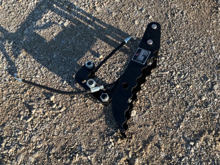 hydraulic-thumb-clamp-for-mini-excavator-image-1