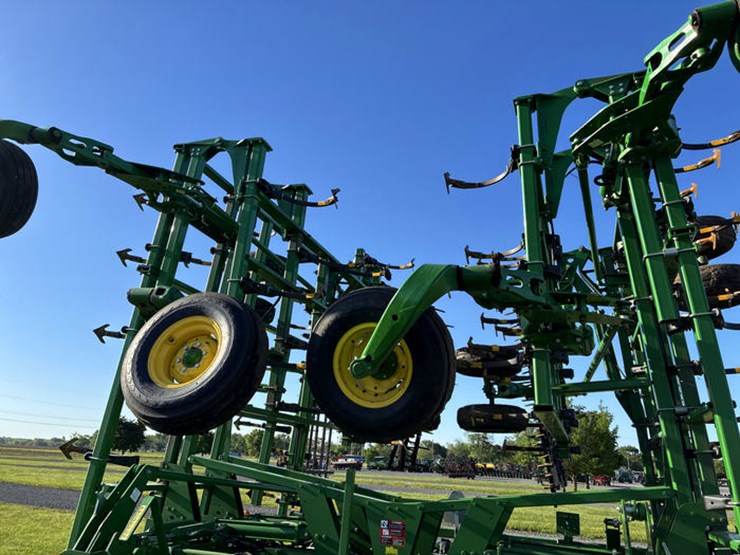 john-deere-2210-image-31