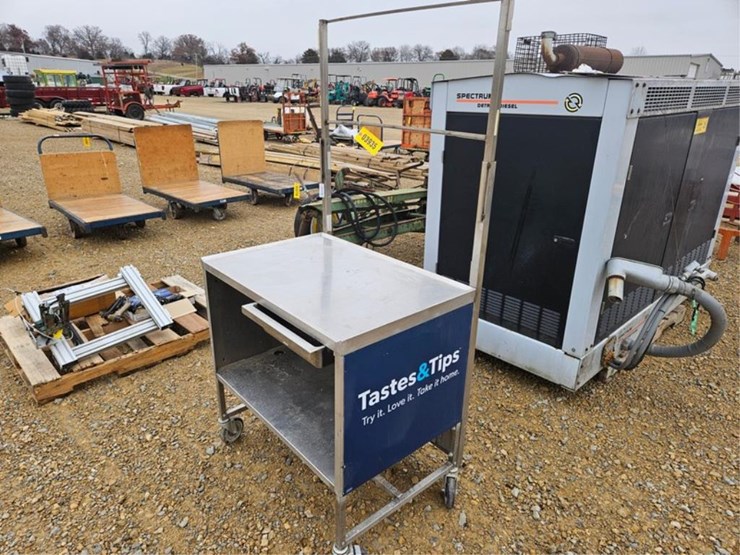 #3935-•-stainless-steel-display-cart-image-3