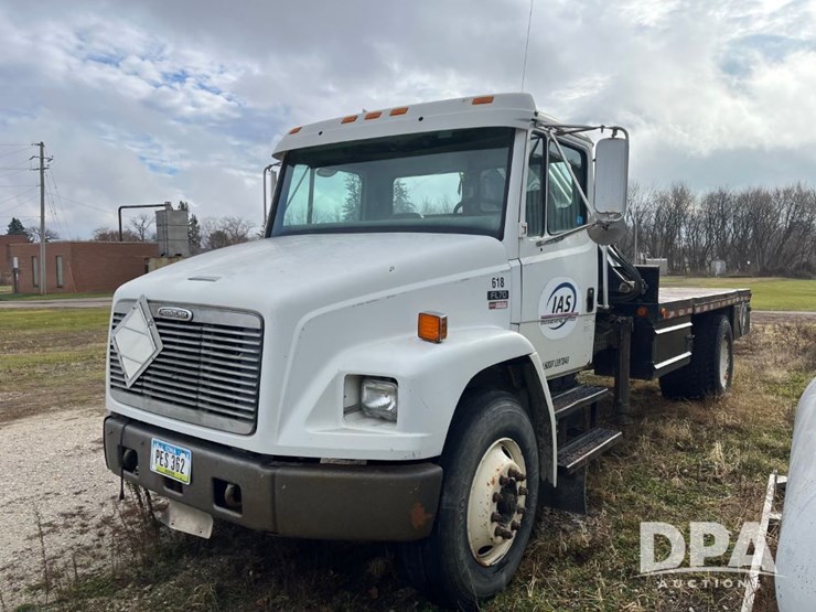 1999-freightliner-fl70-image-1