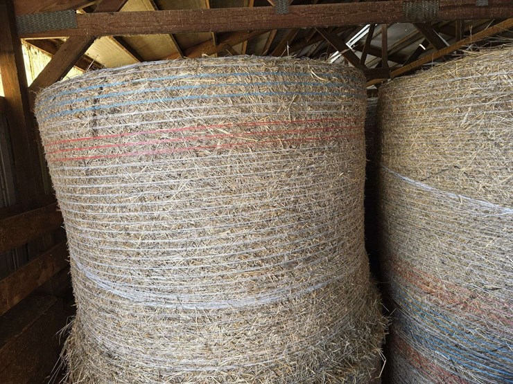 new-holland-br740-image-1