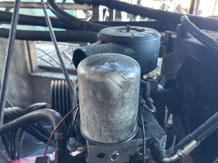 #135-•-screw-compressor-image-3