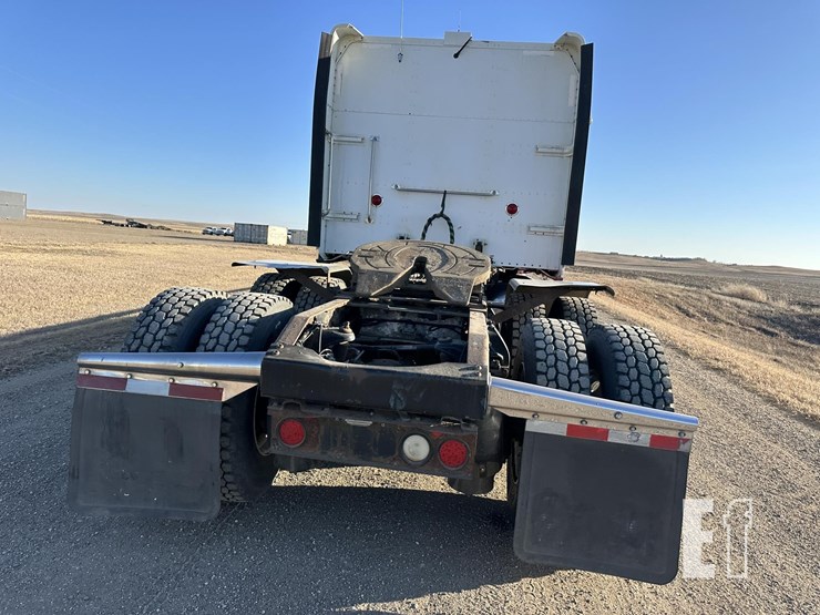 2014-peterbilt-386-image-13