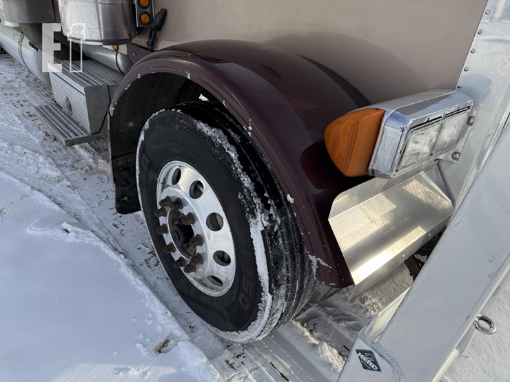 2004-peterbilt-379-image-33