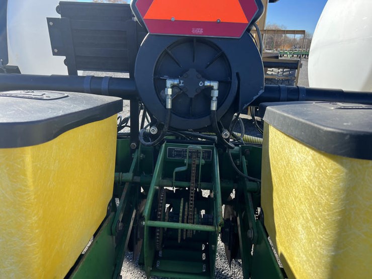 john-deere-7200-image-7