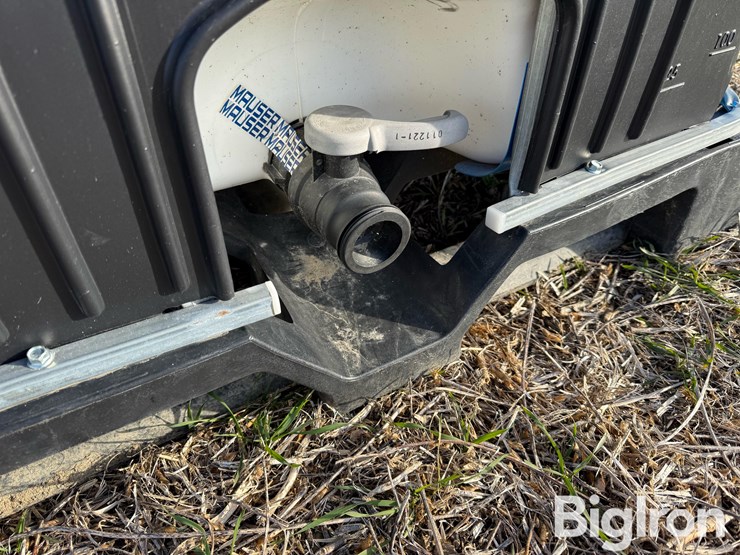 poly-265-gal-containers-image-10