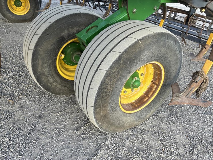 john-deere-2210-image-28