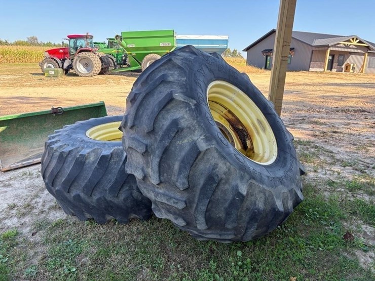 (2)-30.5l---32-tires-w/rims-image-2