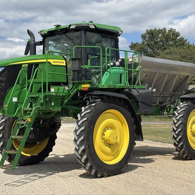 2022 John Deere 600R Dry Spreader