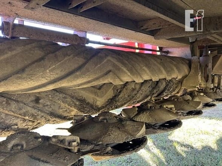 2014-new-holland-h7460-image-21