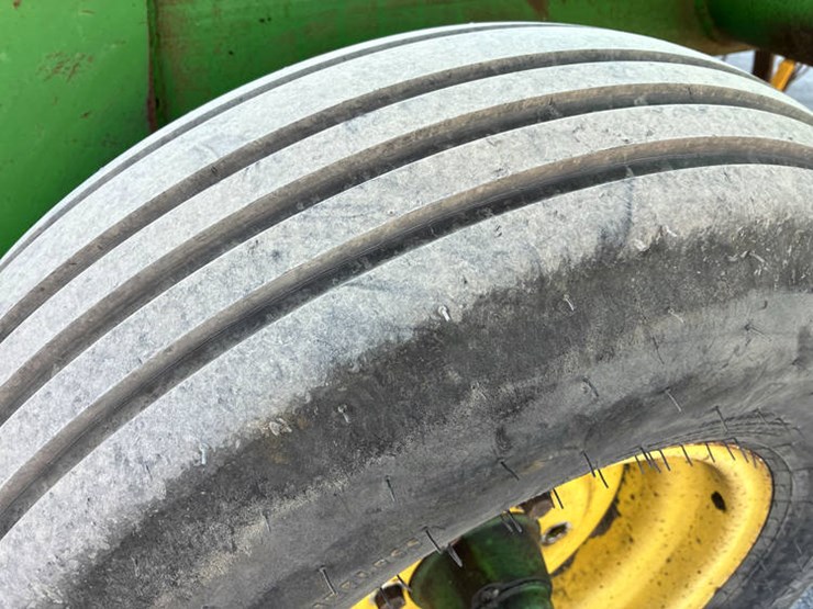 john-deere-726-image-21