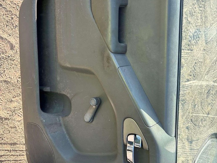 2015-nissan-frontier-image-12