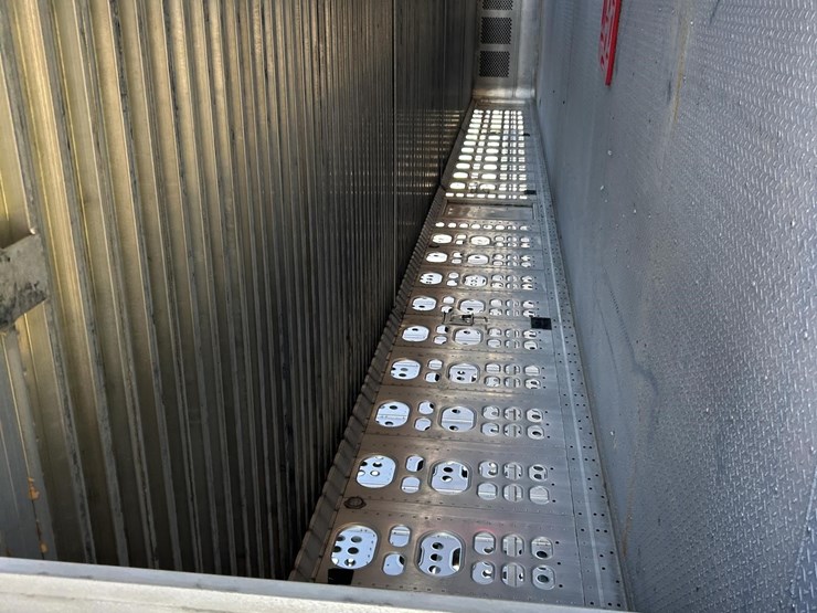 2019-wilson-livestock-trailer-image-44