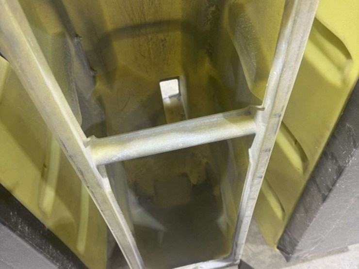 (12)-john-deere-3-bushel-boxes,-no-cracks,-in-great-shape,-buying-all-for-one-money-image-5