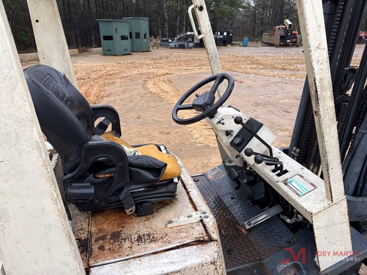 nissan-50-straight-mast-forklift-image-11