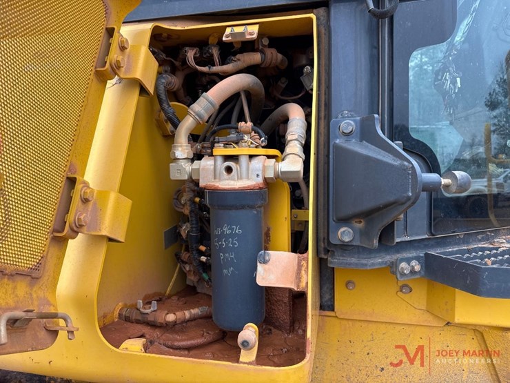 komatsu-d61pxi-24-image-11