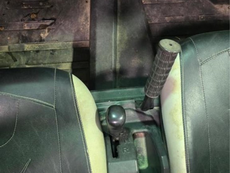 2012-john-deere-gator-image-23