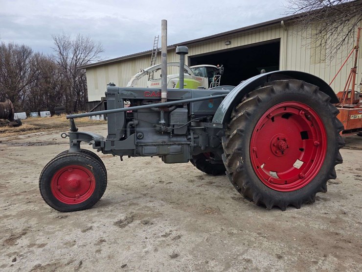 1938-case-cc-narrow-front-tractor,-new-12.4/11-36-rears,-pto,-crank-start,-sn:-4200966,-rebuilt-fro-image-2