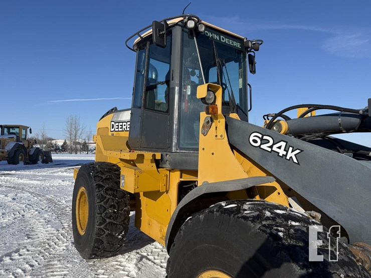2011-deere-624k-image-4