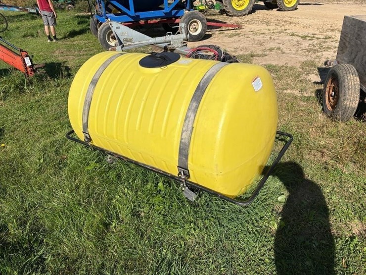 john-deere-front-mount-liquid-tank-image-4