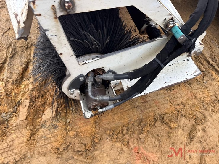 roadtec-fb-100e-sweeper-image-6