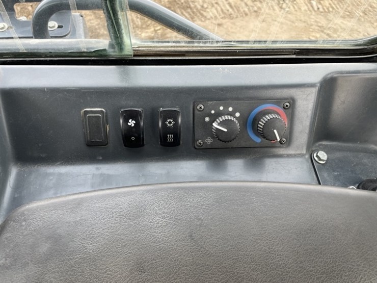 deere-650k-xlt-image-33