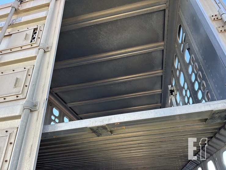2019-wilson-livestock-trailer-image-42