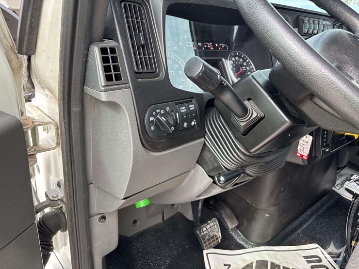 2021-international-mv607-image-31