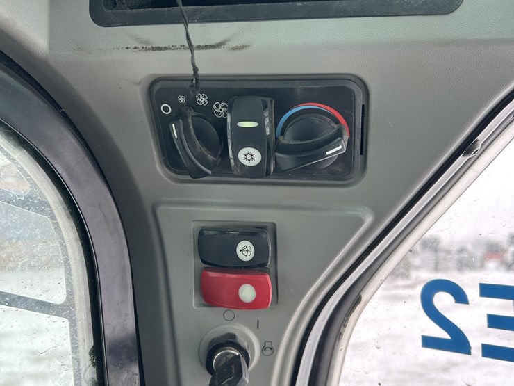 2019-caterpillar-259d-image-44