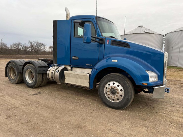 2016-kenworth-t880-image-6