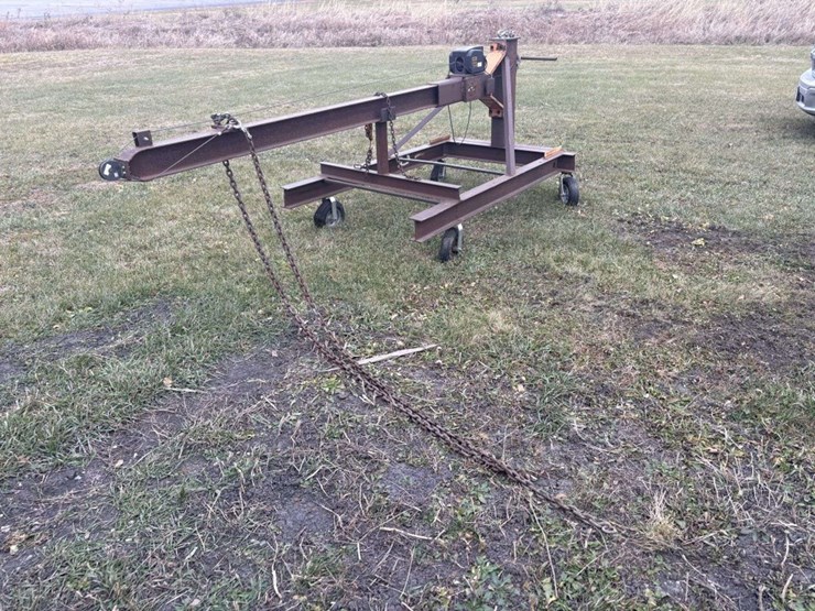 winch-boom,-with-12v-2000#-winch,-chains,-on-castor-wheels,-(tires-need-to-be-replaced)-image-2