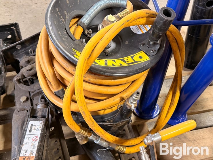 various-jacks-&-air-bubble-w/-hose-image-8