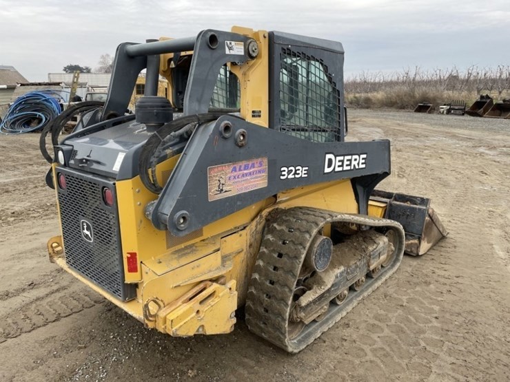 deere-323e-image-5