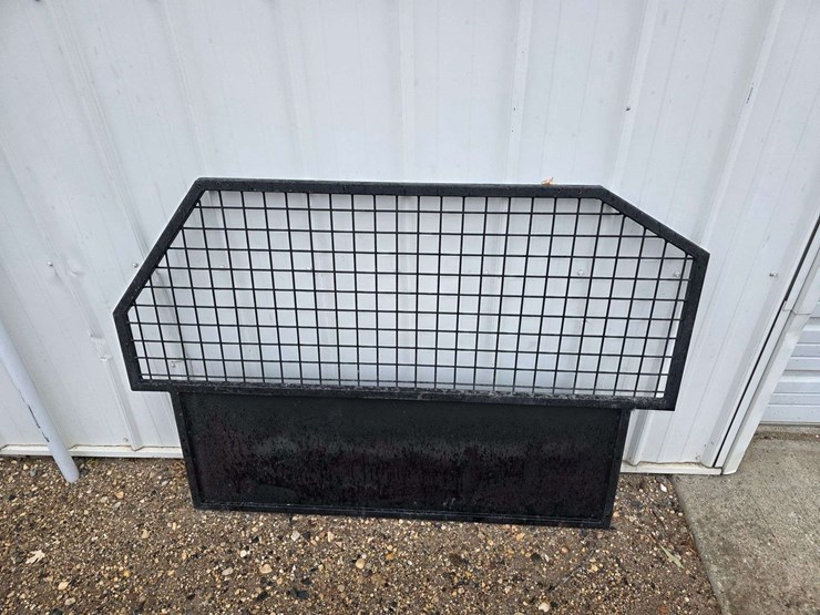 suburban-partition,-could-be-used-as-side-x-side-headache-rack,-model-sticker-in-photos-image-2