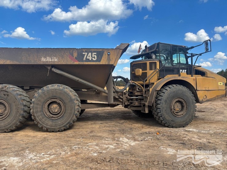 caterpillar-745-image-3