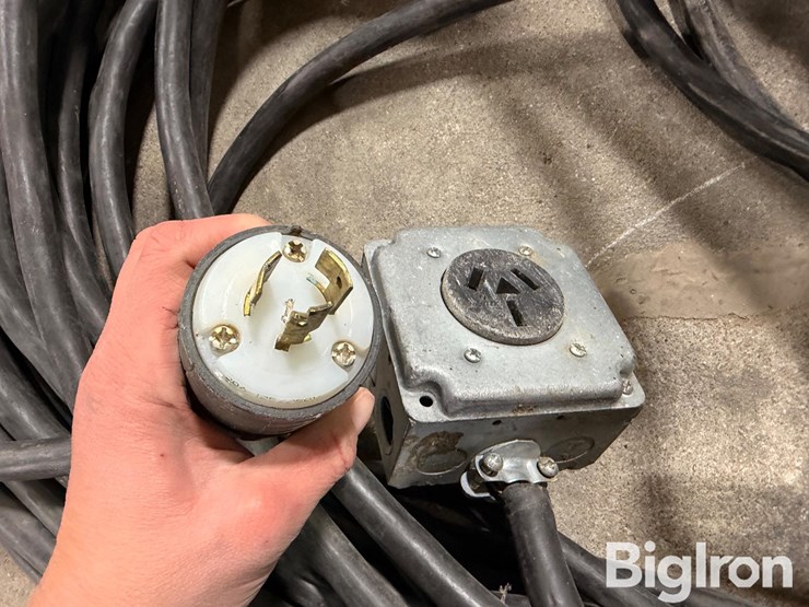 220v-power-cords-&-in-cab-monitors/wire-harnesses-image-12