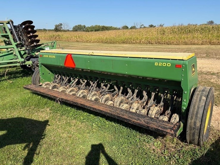 john-deere-8200-image-6
