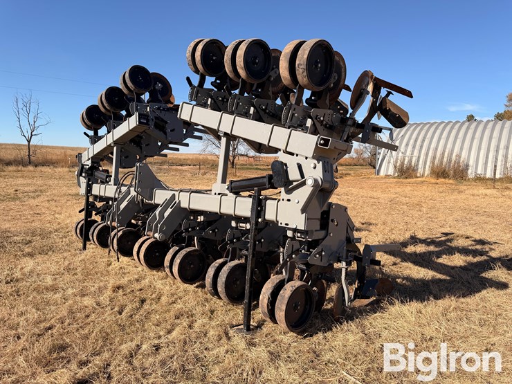 hiniker-12r-row-crop-cultivator-image-1