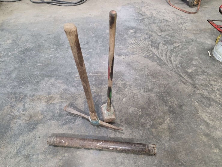 maul,-pick-axe,-post-hole-pounder-image-2