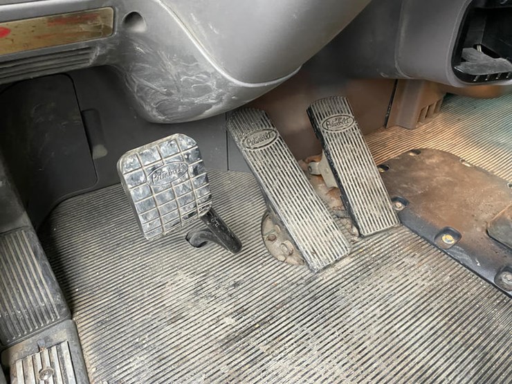 peterbilt-386-image-32