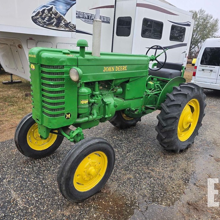 JOHN DEERE M
