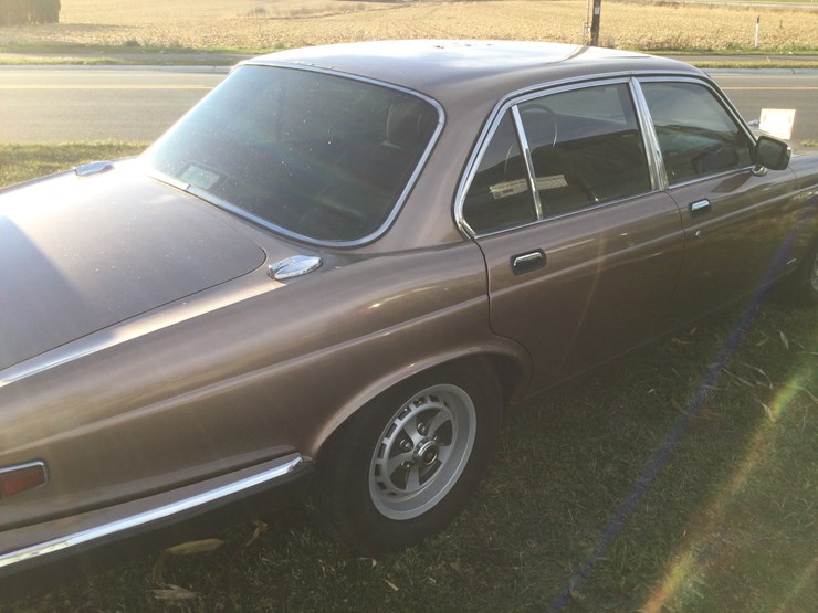 #4536-•-1987-jaguar-xj6:-(has-clear-wi-title)-image-3