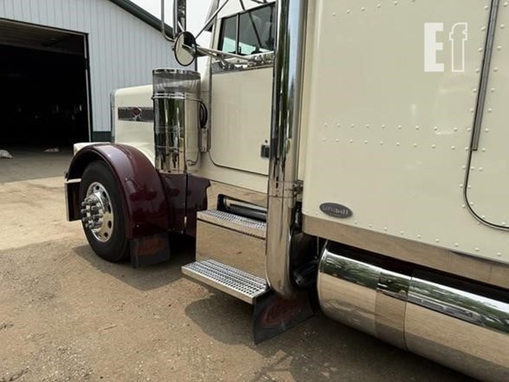 2002-peterbilt-379-image-62