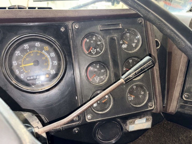 1983-international-co9670-cabover-semi-tractor,-xl-series,-400-cummins,-13-speed,-11r24.5-rears-on-s-image-34