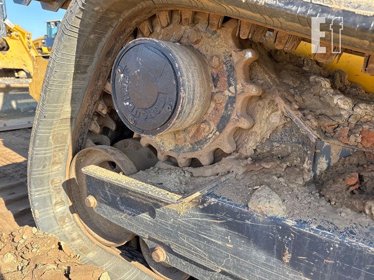 2021-deere-331g-image-14