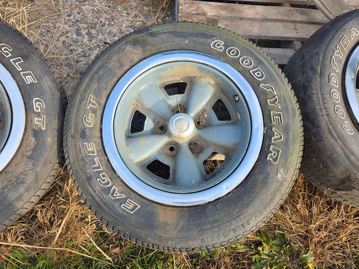 (4)-mid-70’s-chevrolet-rally-wheels,-missing-1-center-cap,-all-trim-rings-are-there,-buying-all-for-image-6