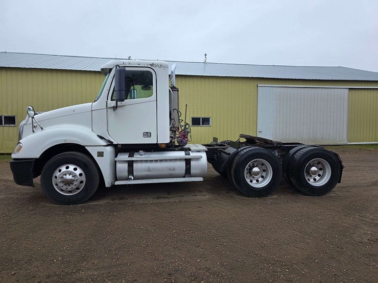 2007-freightliner-cl120-day-cab-semi,-978,000-miles,-detroit-series-60-–-14l-engine,-515hp,-10-speed-image-19