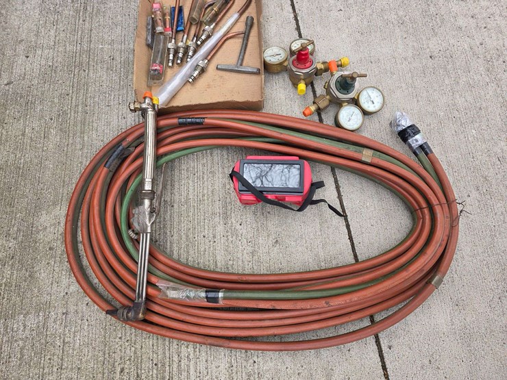 acetylene-smith-brand-torch,-hoses-and-misc,-freshly-rebuilt-regulator-and-misc-tips-image-7